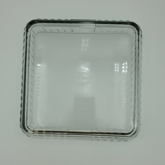 Anchor Hocking Glass Refrigerator Dish 9x9 Bake 'n Keep Covered Casserole Dish - Picture 4 of 9